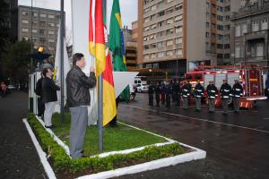 CODECA participa do hasteamento das bandeiras na Pra�a Dante